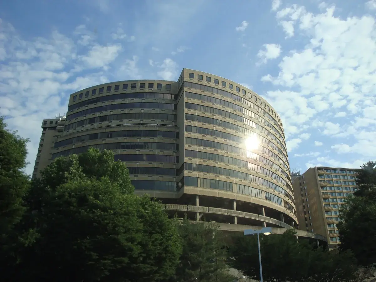Curving facade of Hampton Plaza in Towson, Maryland